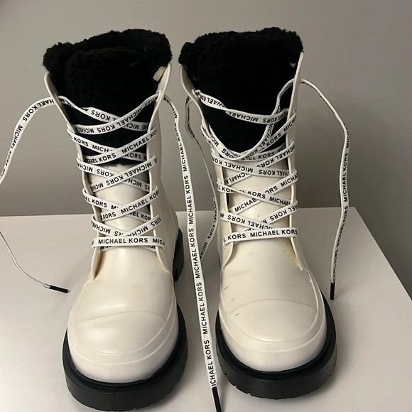 Michael Kors White and Black Lace-Up Winter Boots - Picture 2 of 7